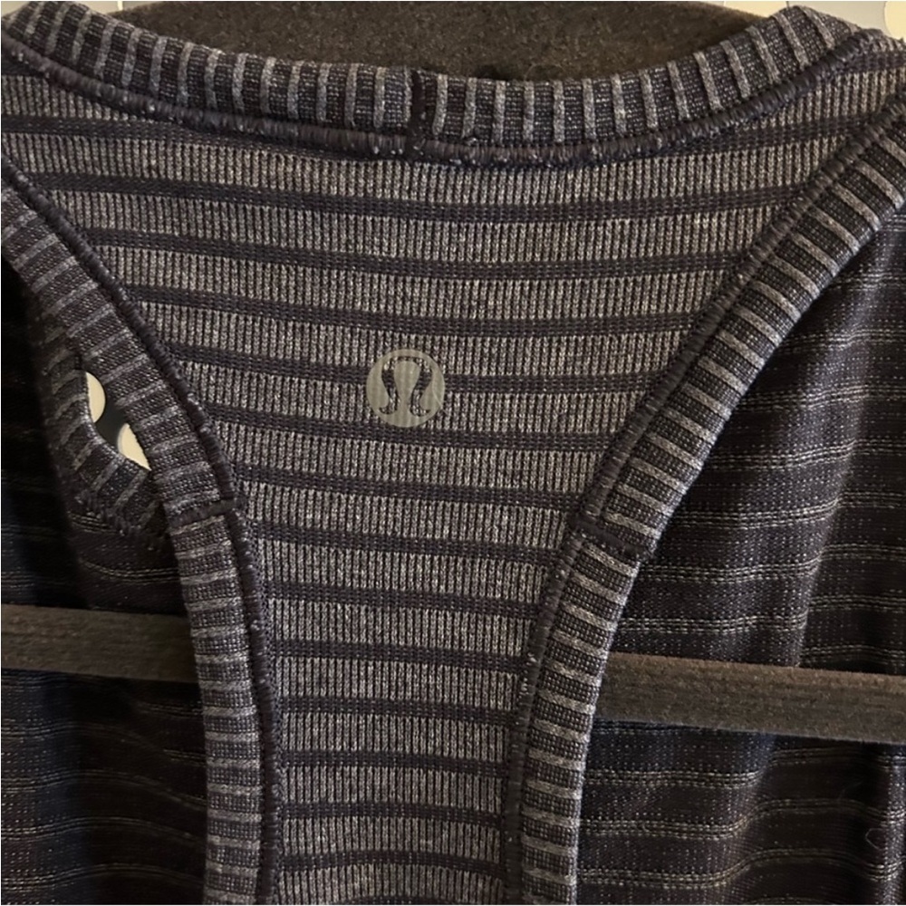Lululemon Run Swiftly Tech Tank Size 4 In Striped… - image 8